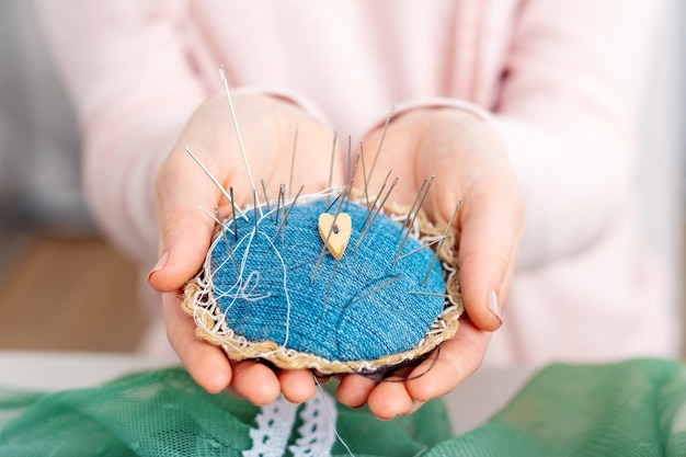 ręcznie haftowane detale